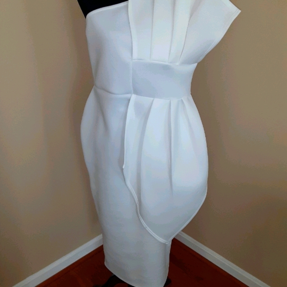 Beautifully designed white midi with fan design